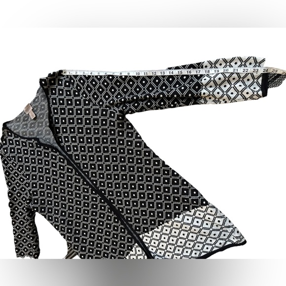 Easywear By Chico's Open Front Cardigan with Geometric Pattern in Black & White - Picture 9 of 11